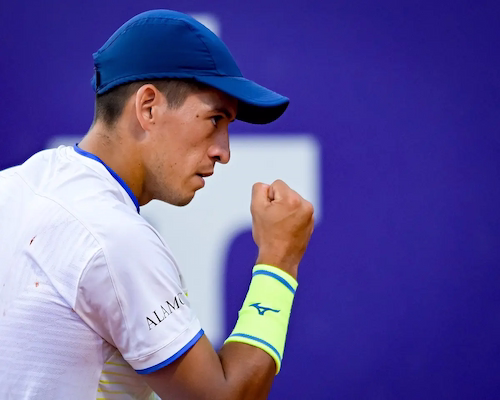 Sebastián Báez celebra con el puño en alto tras su victoria ante Chun-Hsin Tseng en el Masters 1000 de Indian Wells