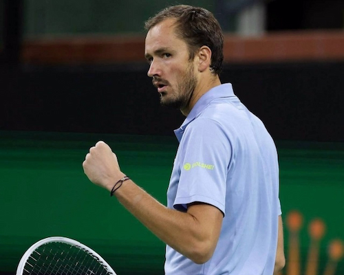 Daniil Medvedev aprieta el puño durante su partido ante Sebastián Báez en el Masters 1000 de Indian Wells.
