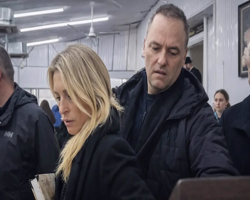Manuel Adorni junto a su esposa Bettina Angeletti durante un viaje oficial vinculado a la comitiva argentina en marzo de 2026
