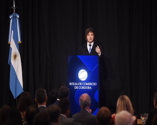 Javier Milei durante su discurso en la Bolsa de Comercio ante empresarios y referentes económicos