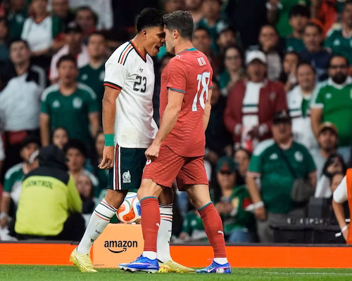 Jesús Gallardo y Pedro Neto se enfrentan cara a cara tras una jugada