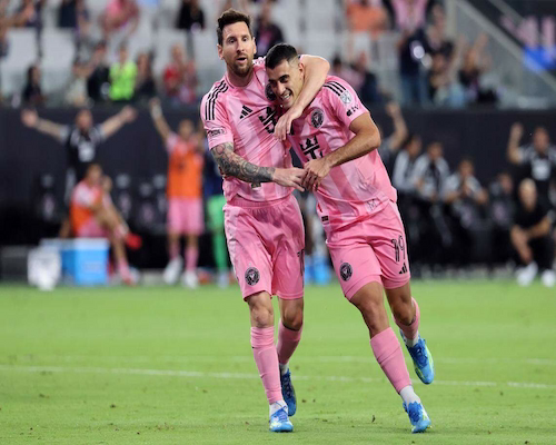 Lionel Messi abraza a Germán Berterame tras un gol de Inter Miami ante New York Red Bulls