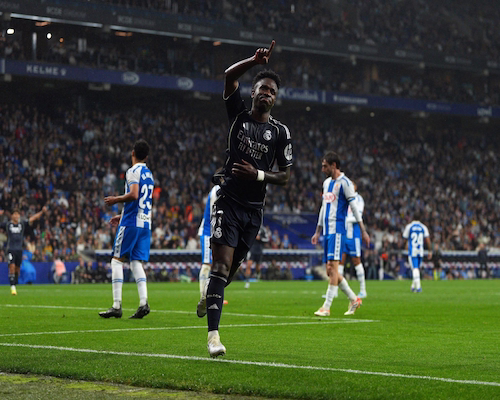 Vinícius Júnior señala a la tribuna tras marcar uno de sus goles con Real Madrid