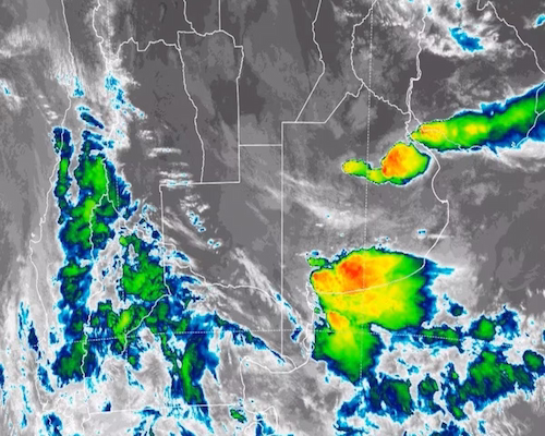 Imagen satelital que muestra un sistema de tormentas intensas sobre el centro y este de Argentina