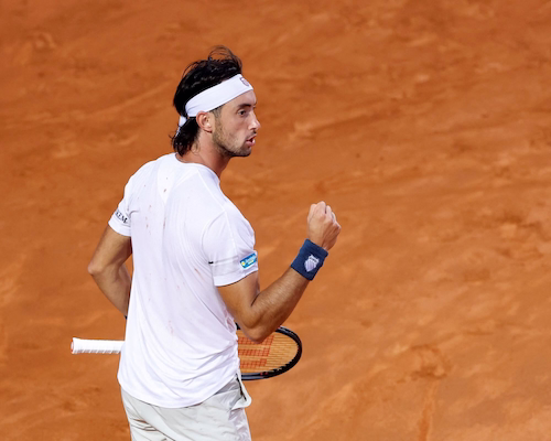 Thiago Agustín Tirante festeja un punto con el puño cerrado durante el Masters 1000 de Roma