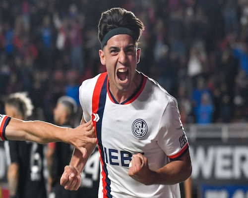 Alexis Cuello gritando su gol ante Deportivo Riestra.