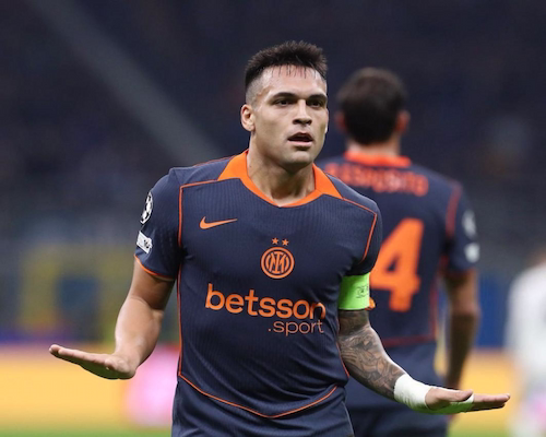 Lautaro Martínez celebra su gol con la camiseta del Inter durante el partido ante Kairat Almaty por la Champions League.