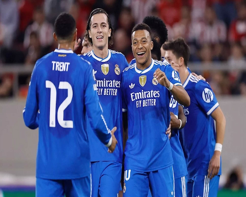 Los jugadores del Real Madrid festejan un gol.