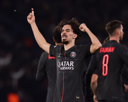 Vitinha festeja su gol.