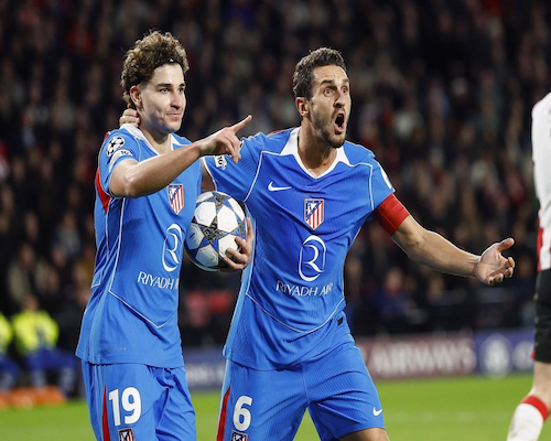 Julián Álvarez celebra su gol.