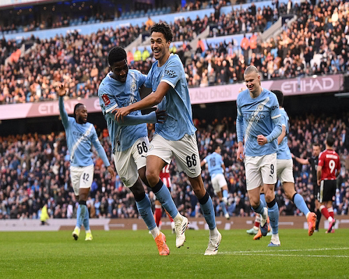 Jugadores del Manchester City celebran un gol durante el partido ante Exeter City por la FA Cup en el Etihad Stadium