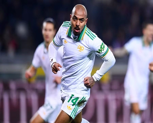 Donyell Malen durante el partido entre Torino y Roma por la Serie A.