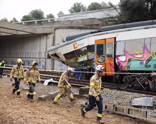 El tren de la línea 4 de Rodalies siniestrado en las inmediaciones de Barcelona.