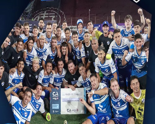 Celebración de los jugadores de Midland tras eliminar a Argentinos Juniors por penales en la Copa Argentina 2026