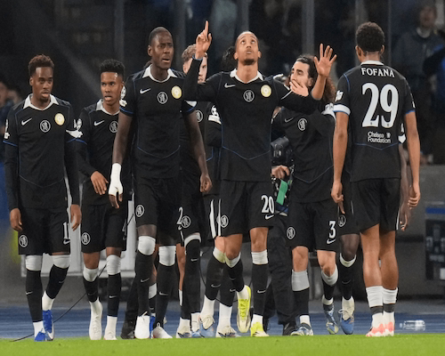 Jugadores del Chelsea celebran un gol durante el partido ante Napoli por la UEFA Champions League.