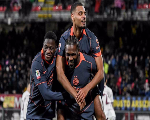 Jugadores del Inter celebran un gol durante el partido ante Torino por la Copa Italia.