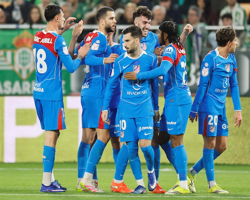 Los jugadores del Atlético de Madrid celebran un gol durante el partido de la Copa del Rey ante Real Betis.