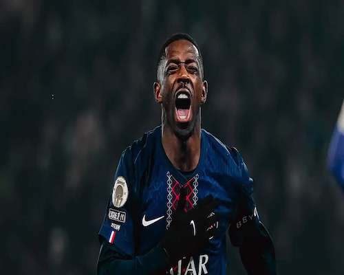 Ousmane Dembélé grita su gol para PSG y se toca el pecho durante el clásico ante Marsella