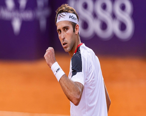 Tomás Martín Etcheverry celebra un punto durante su partido ante Andrea Pellegrino en el ATP 250 de Buenos Aires