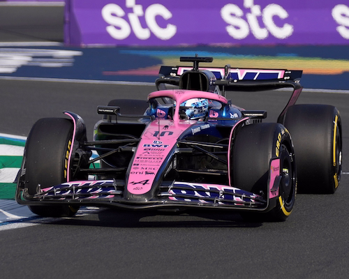 Franco Colapinto conduce su Alpine durante una jornada de pruebas en el circuito de Sakhir
