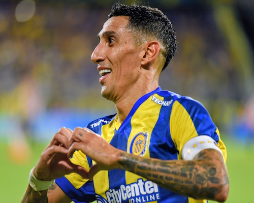 Ángel Di María festeja un gol con Rosario Central formando un corazón con las manos