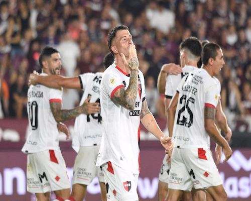 Ignacio Ramírez festeja su gol para Newell’s Old Boys ante Deportivo Riestra por la Liga Profesional