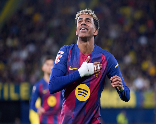Lamine Yamal celebra uno de sus goles con el Barcelona ante Villarreal por LaLiga