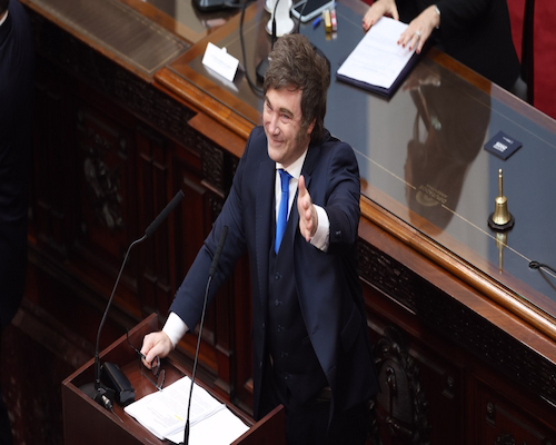 Javier Milei gesticula durante su discurso en la Apertura del 144.º Período de Sesiones Ordinarias en el Congreso de la Nación Argentina
