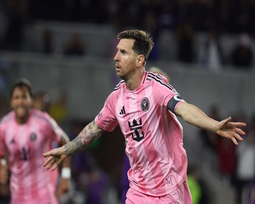 Lionel Messi festeja un gol con los brazos abiertos en el clásico entre Inter Miami y Orlando City por la MLS 2026