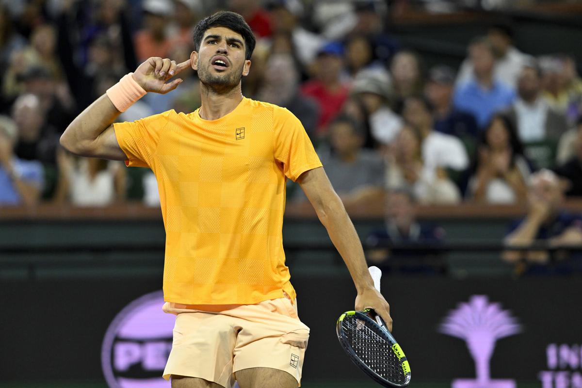 Carlos Alcaraz celebra un punto durante su partido ante Arthur Rinderknech en el Masters 1000 de Indian Wells.