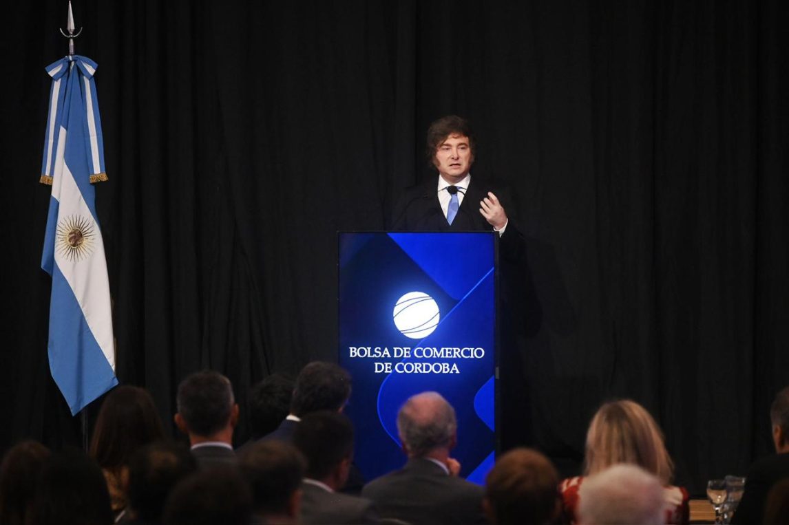 Javier Milei durante su discurso en la Bolsa de Comercio ante empresarios y referentes económicos