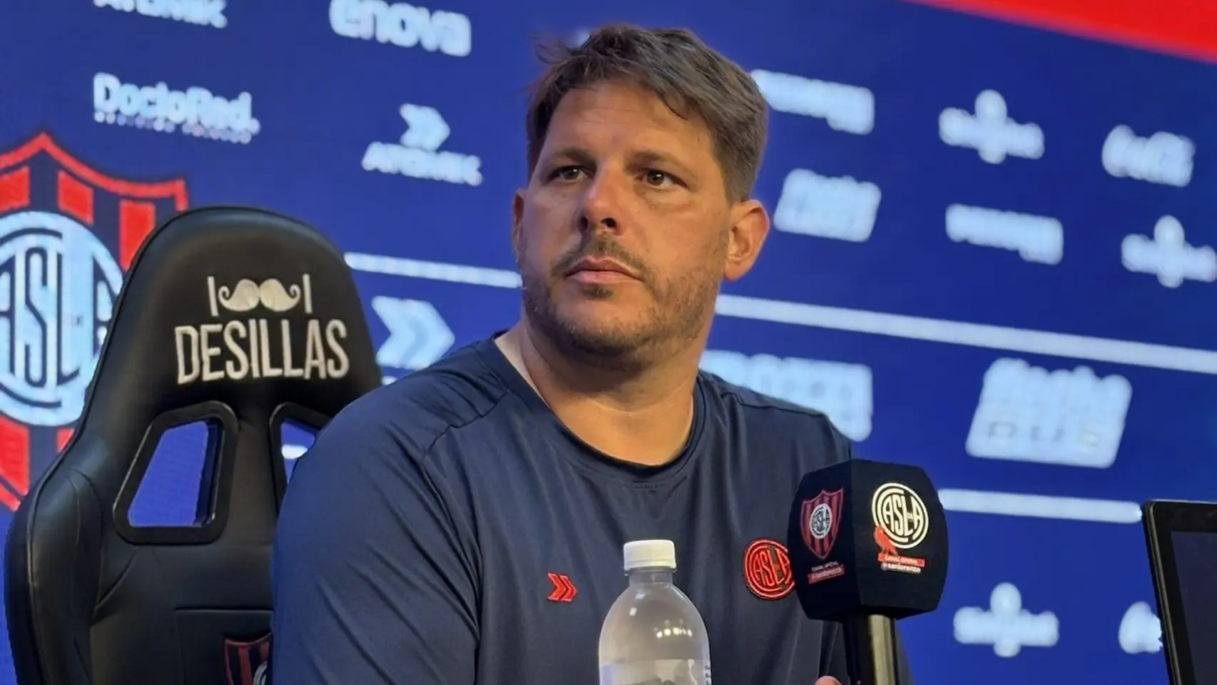 Damián Ayude durante una conferencia de prensa como entrenador de San Lorenzo