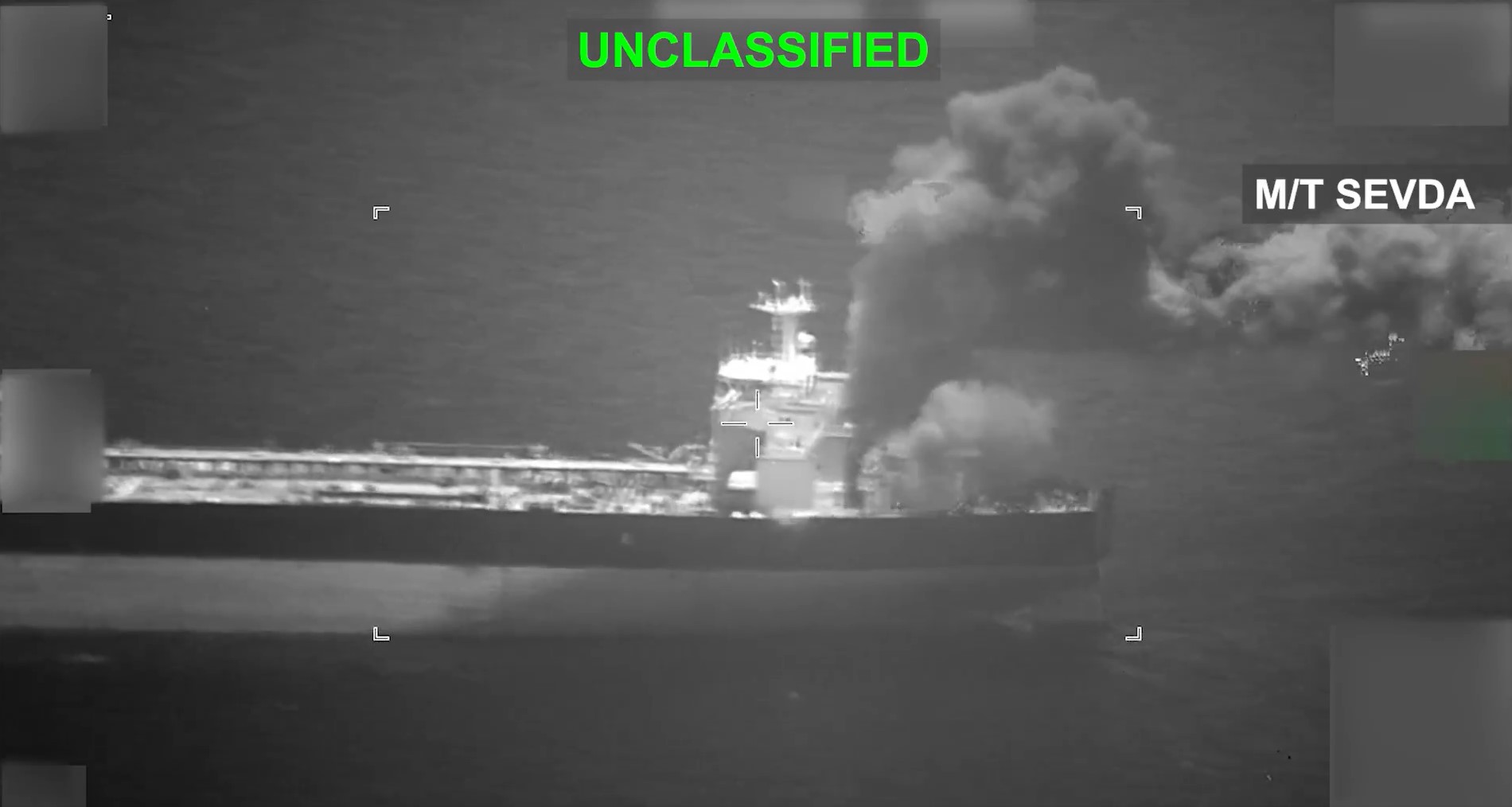 Imagen térmica del petrolero M/T Sevda tras ser alcanzado por municiones de precisión durante una operación militar estadounidense en el Golfo de Omán