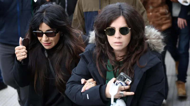 Dalma y Gianinna Maradona llegando al tribunal