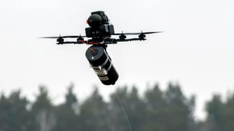 Imagen de un dron de fibra óptica.