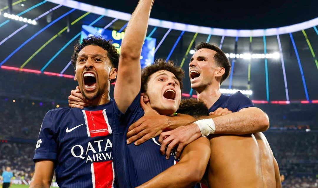 Jugadores del PSG festejando
