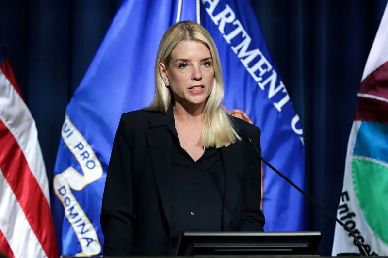 La fiscal general, Pam Bondi, durante el anuncio de la recompensa por el arresto de Nicolás Maduro