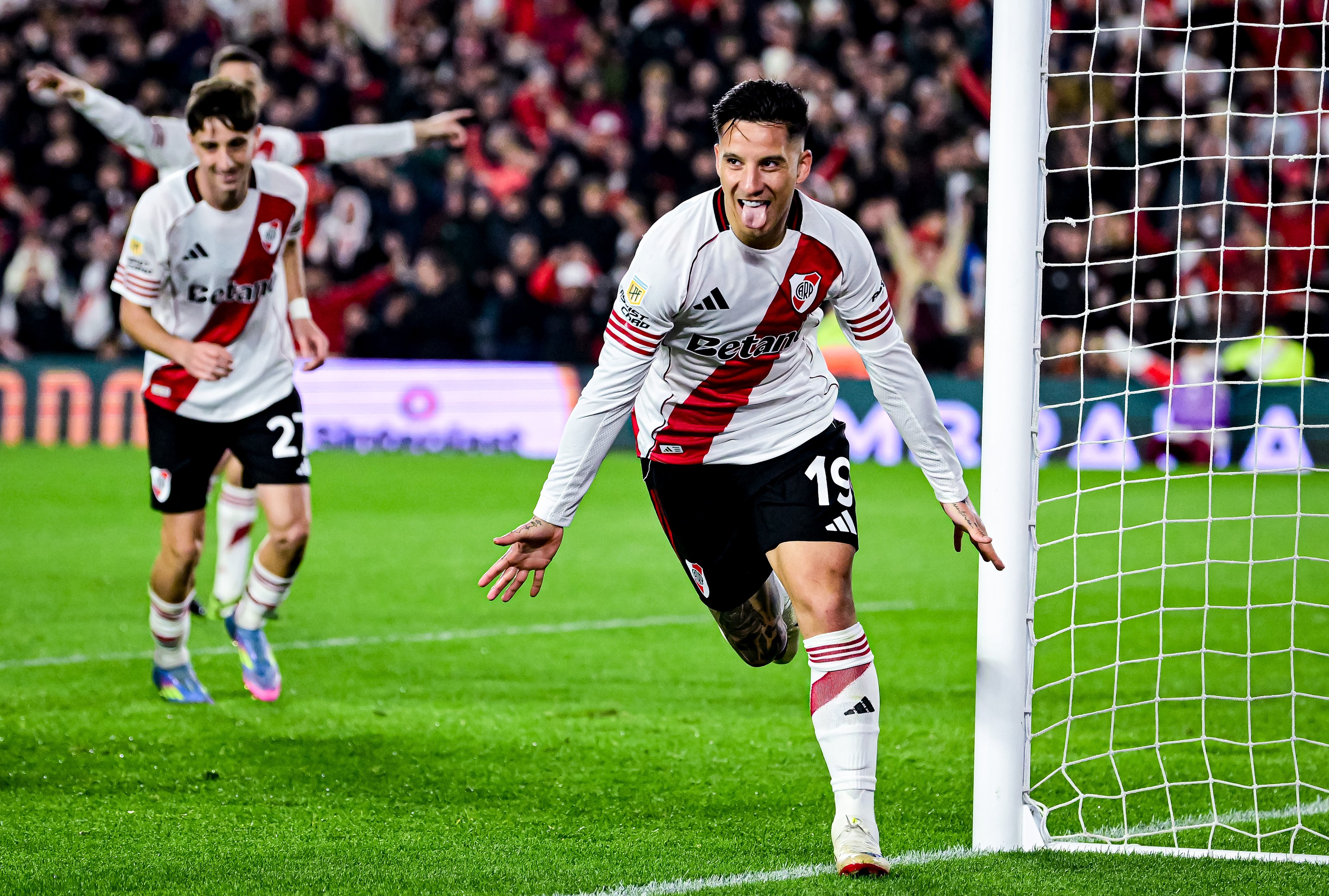 Sebastián Driussi festejando su gol