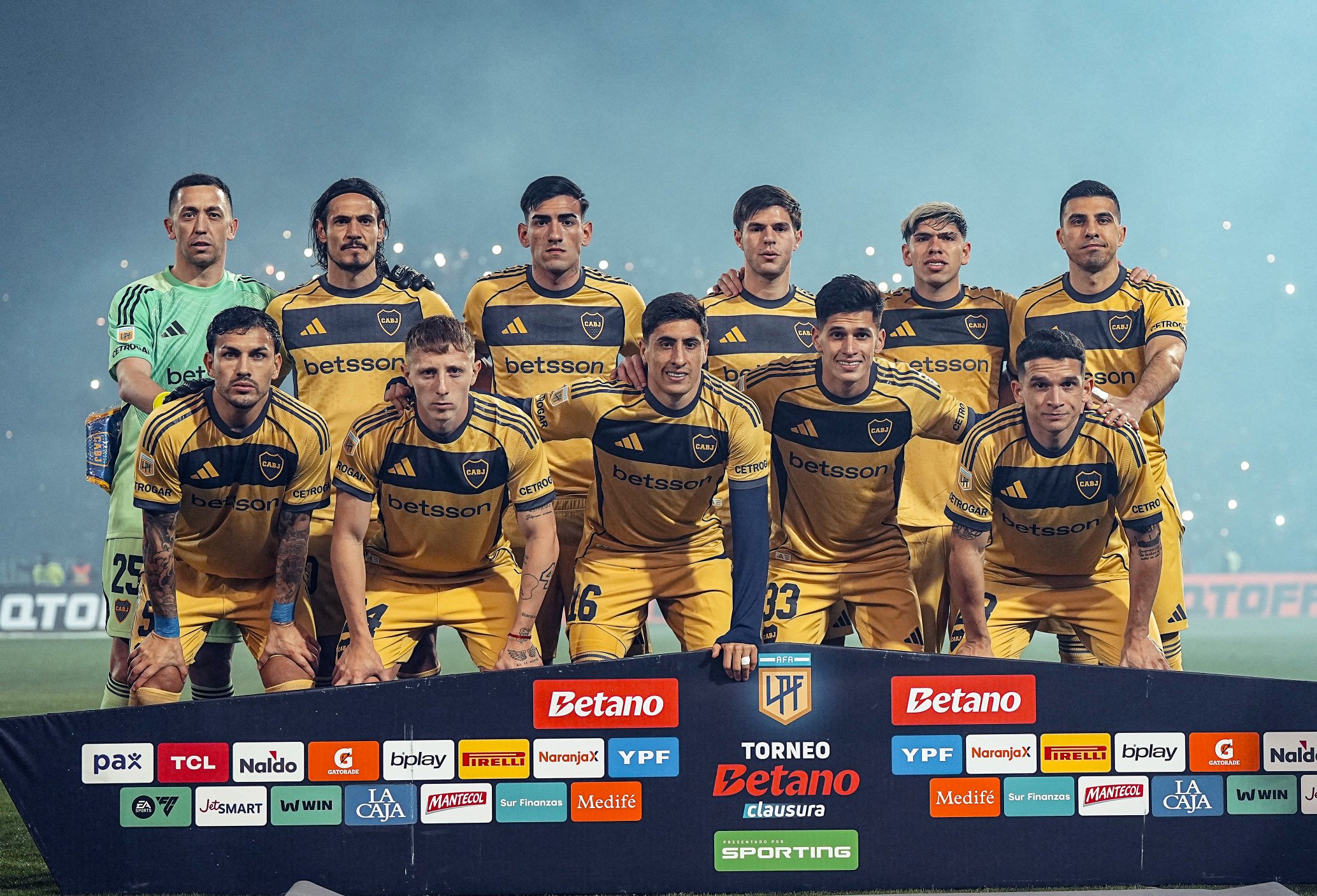 Jugadores de Boca Juniors posando para una foto de equipo