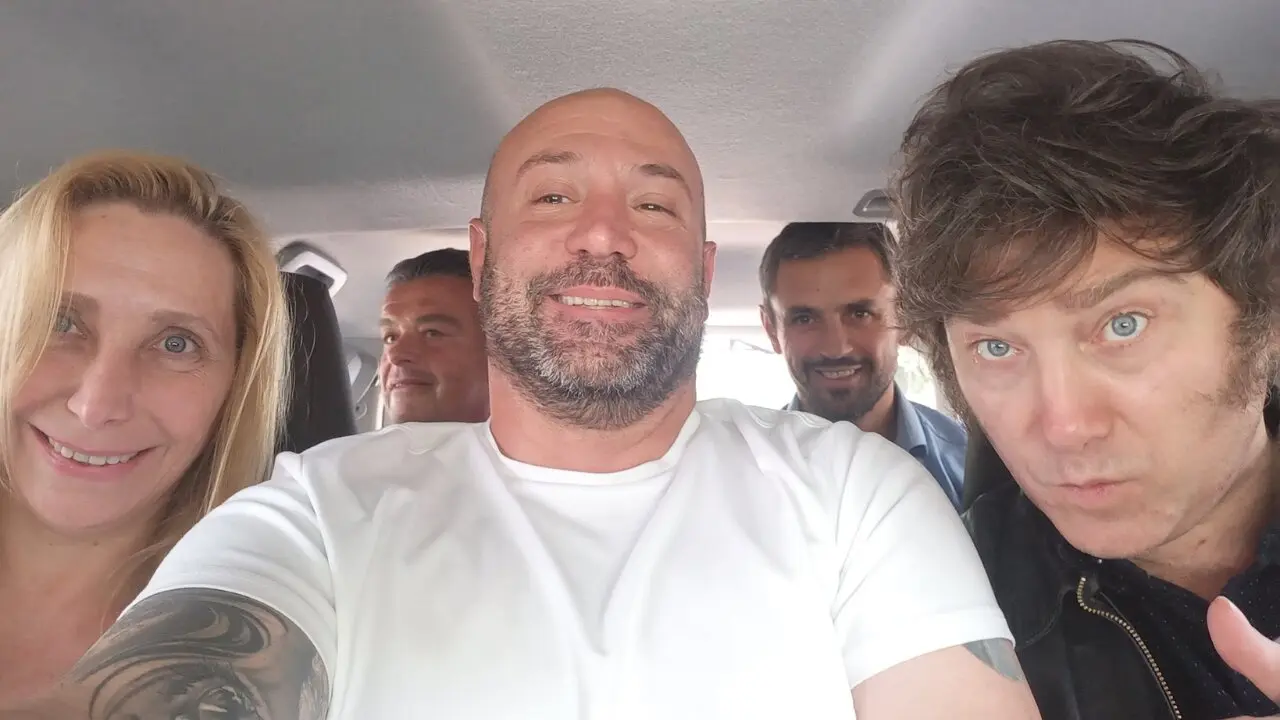 Karina Milei a la izquierda, Diego Spagnuolo en el centro, Javier Milei a la derecha y Martín Menem al fondo