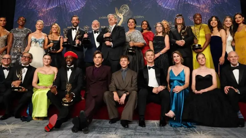 El equipo de The Pitt, que obtuvo el premio a la mejor serie dramática