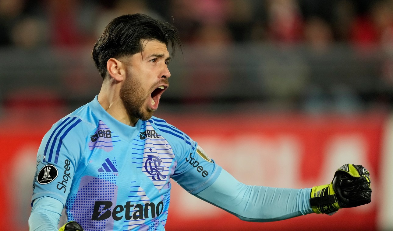 Agustín Rossi celebra la atajada que le dio la clasificación a Flamengo