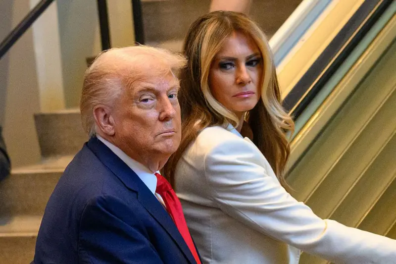 Trump y su esposa tuvieron que subir a pie las escaleras mecánicas porque estas no funcionaban