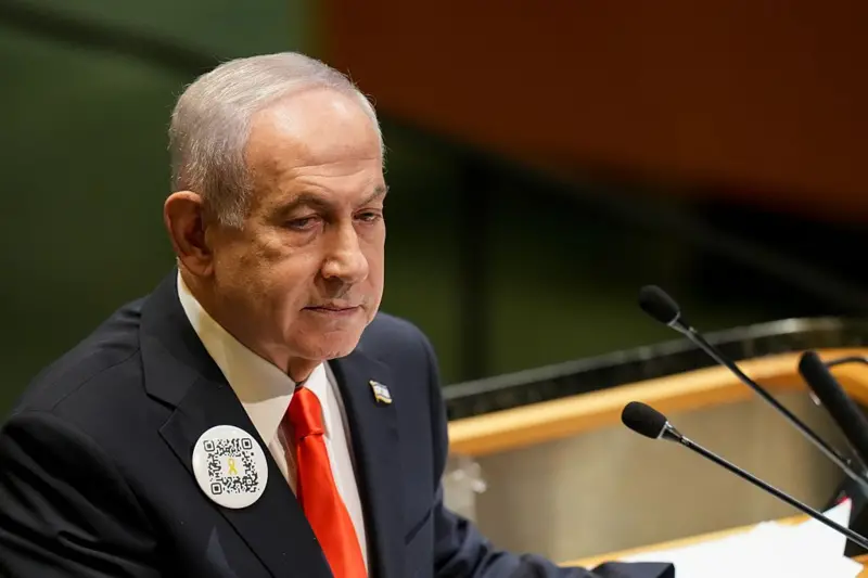 El primer ministro israelí, Benjamin Netanyahu, en el estrado de la 80a. Asamblea General de la ONU en Nueva York.
