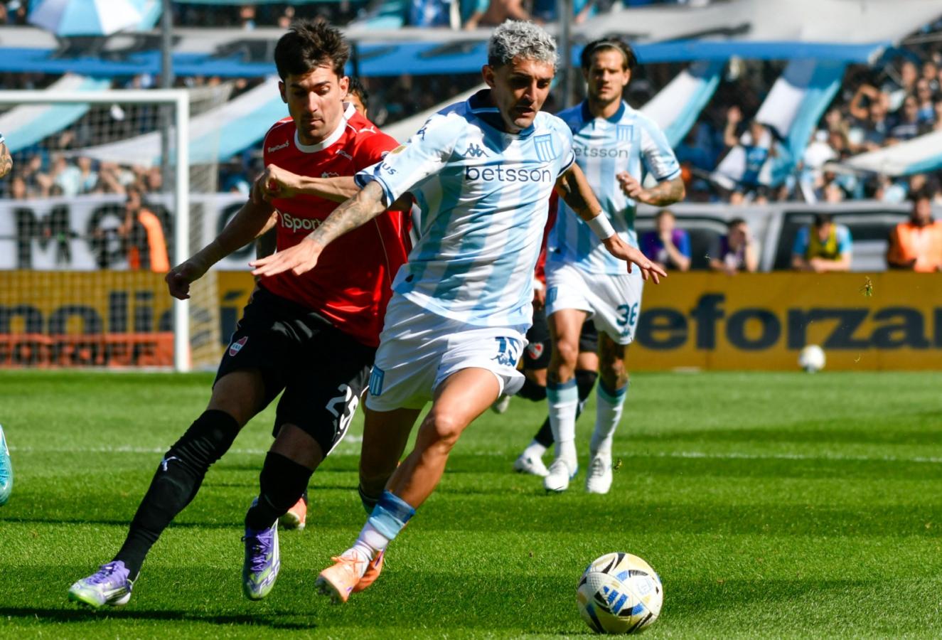 Imagen del partido entre Racing e Independiente en el Cilindro de Avellaneda