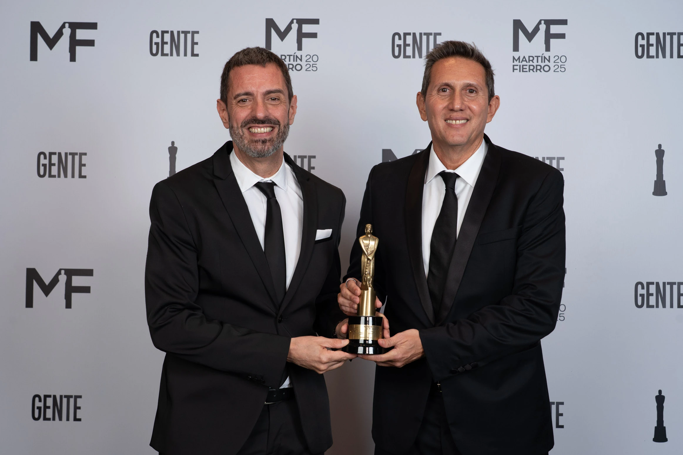 Juan Pablo Varsky y Pablo Giralt con su Martín Fierro por Conmebol Libertadores, Telefe