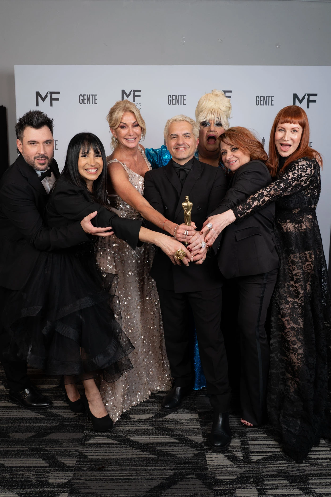 El equipo completo de LAM con su MF a Mejor Programa Periodístico