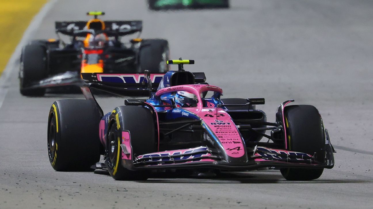 A525 conducido por Franco Colapinto durante el Gran Premio de Singapur 2025.