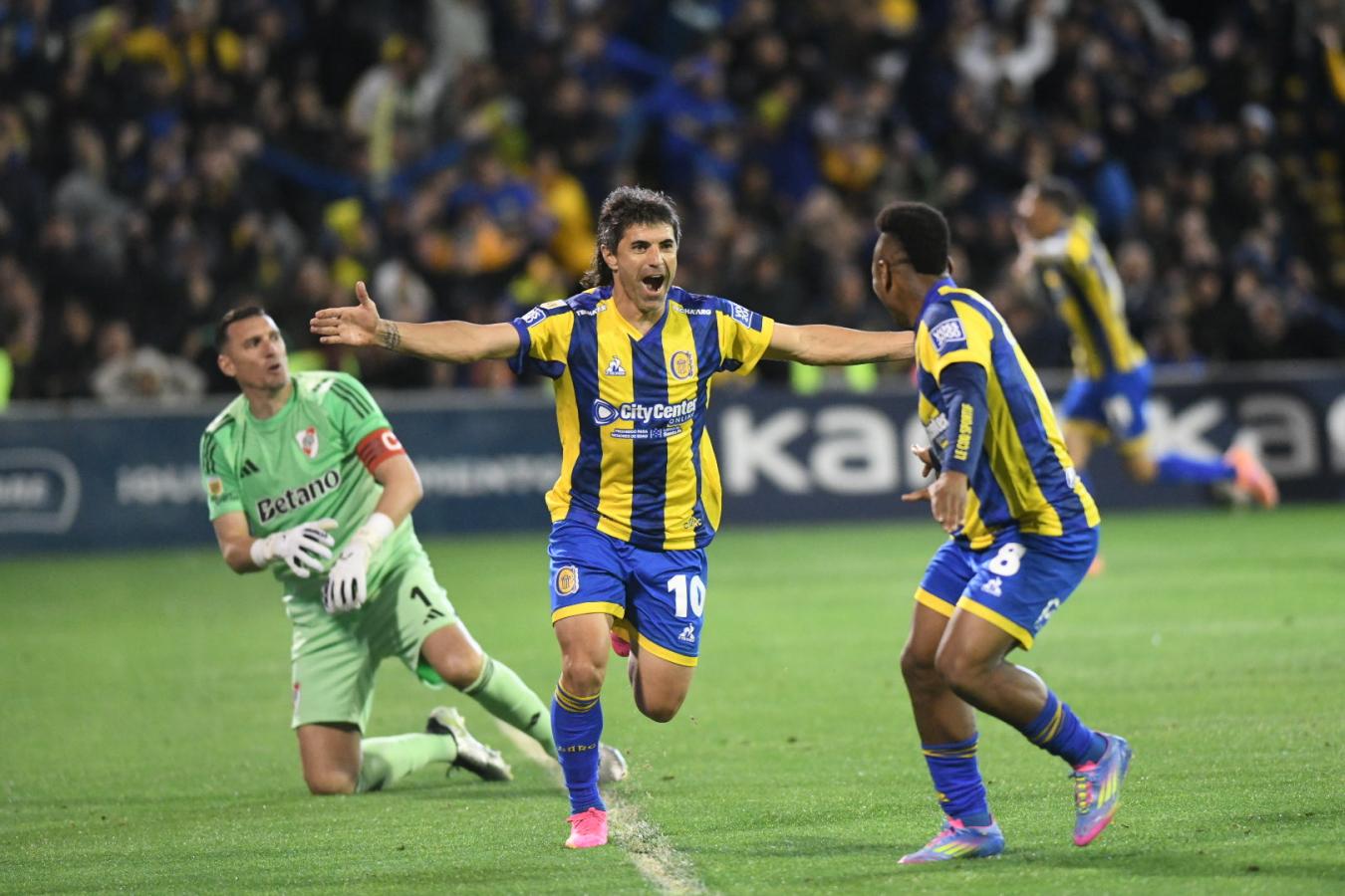 Nacho Malcorra celebra su gol