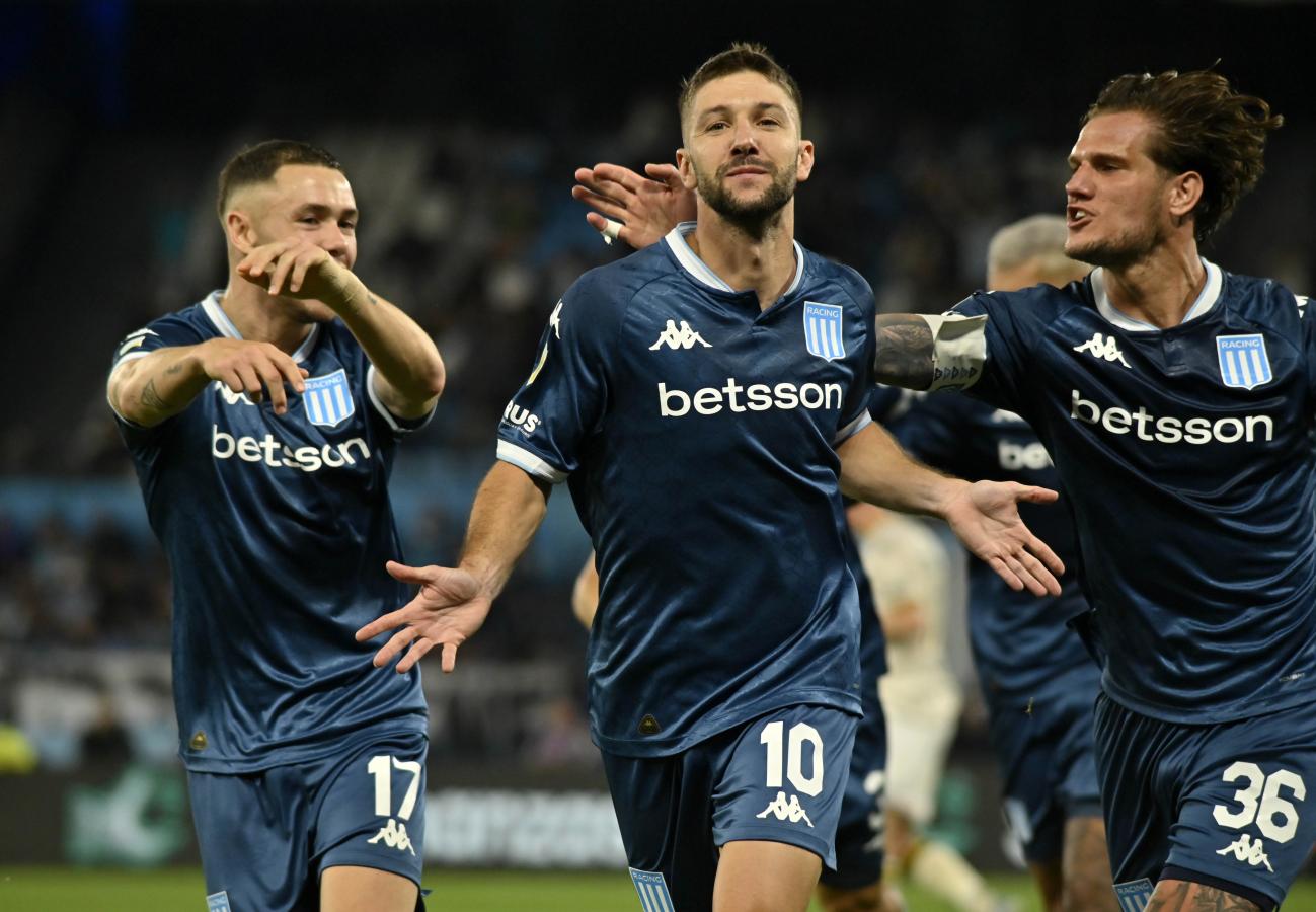 Luciano Vietto festeja su gol ante Aldosivi.